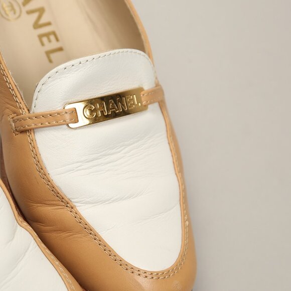 CHANEL Bicolor Loafer - Picture 5 of 10
